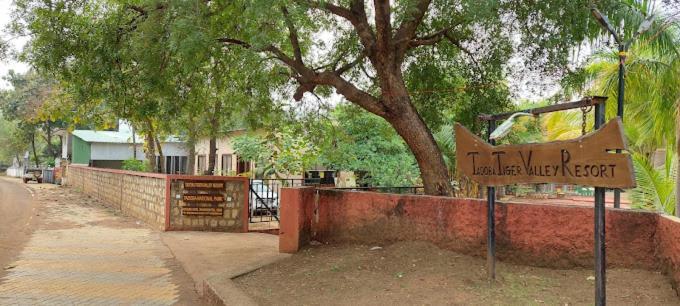 Tadoba Tiger Valley Resort Tadoba Mohurli Exteriör bild